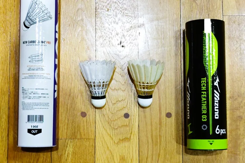 ミズノ人工シャトル「テックフェザー03」とVICTOR「NCS Pro」の比較写真｜人工シャトル比較