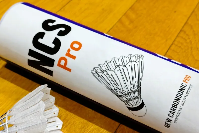 ビクター 人工シャトル「NCS Pro」ケースのアップ（NCS PRO表記）